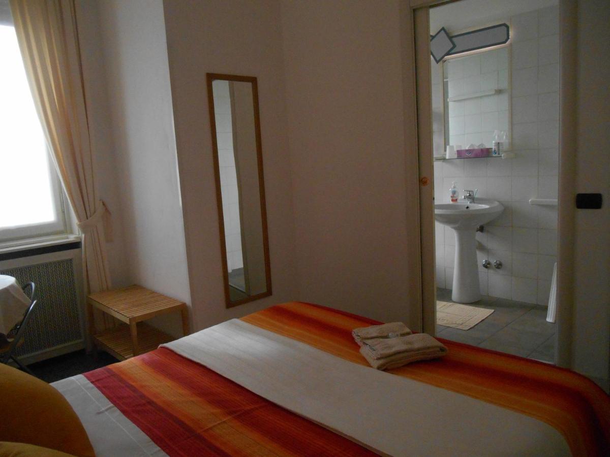 Le Rose Malpensa Bed & Breakfast Busto Arsizio Exterior photo