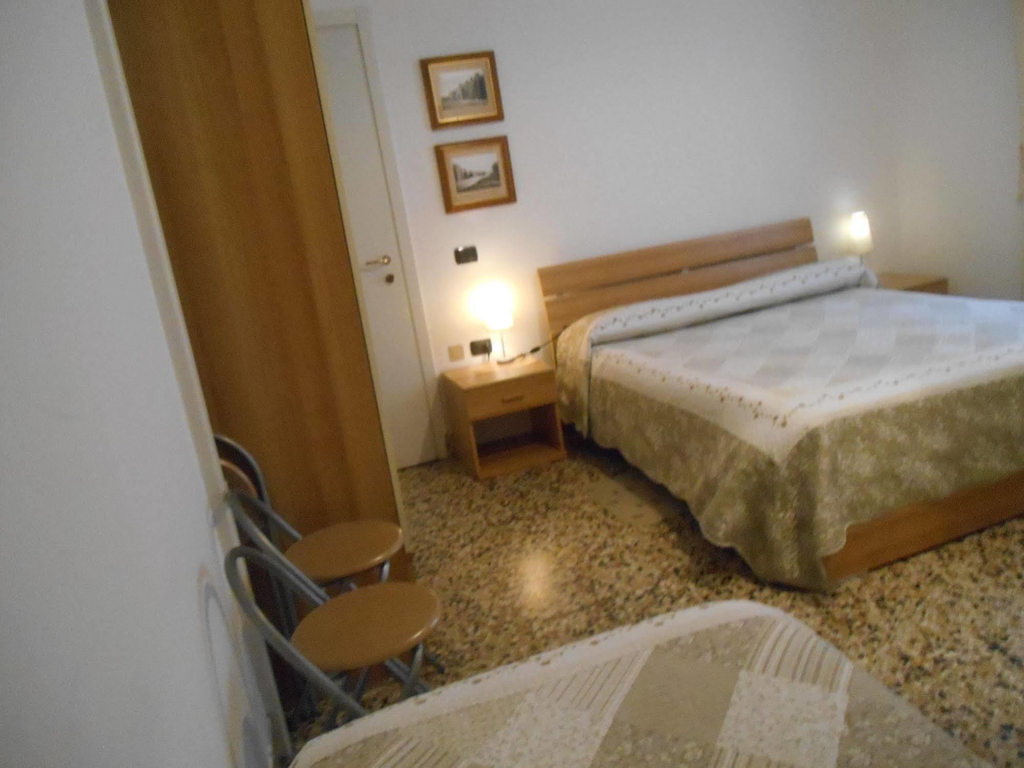 Le Rose Malpensa Bed & Breakfast Busto Arsizio Exterior photo