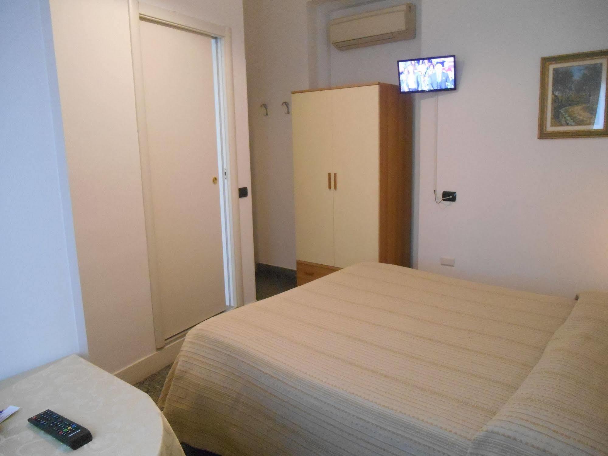 Le Rose Malpensa Bed & Breakfast Busto Arsizio Exterior photo